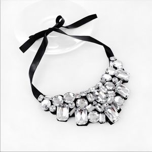 Lightweight statement necklace